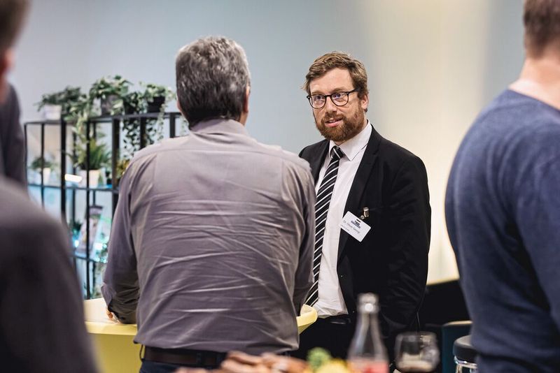 In den Pausen ging es in die Ausstellung.  (Bild: Stefan Bausewein)