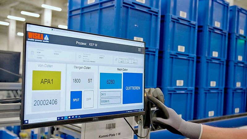 Wiska hat in Kaltenkirchen einen neuen Produktions- und Logistikbau errichtet, der sozusagen mitwachsen kann. Viastore und Prismat sorgten dafür, dass das digital klappt. Hier ein Blick auf einen Touchscreen, der die Interaktion mit dem SAP-System im Logistikalltag erleichtert. 