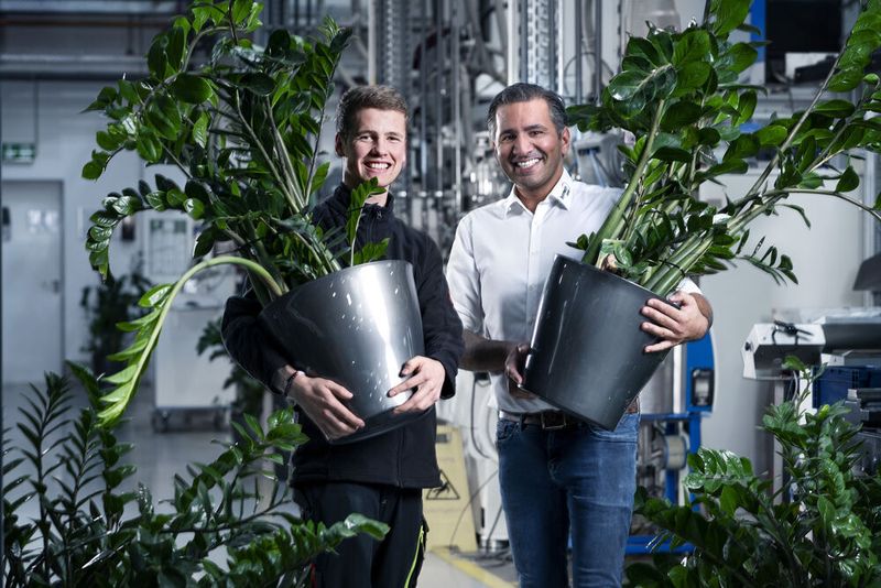 Natürlichkeit und eine angenehme Arbeitsatmosphäre ist Syntech Plastics wichtig. Daher sind die Produktionshallen mit zahlreichen Pflanzen versehen. (Syntech Plastics)