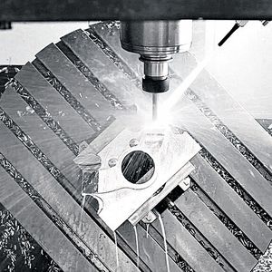 Das neue Haas Universal-Bearbeitungszentrum UMC-750 ermöglicht die wirtschaftliche und zuverlässige 3+2- und simultane 5-Achsen-Bearbeitung.