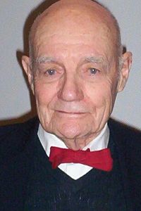 
  
  
    Jahr:
     
    2002
  
  
    Person:
     
    John B. Fenn 
(*1917)
  
  
    Nationalität:
     
     Vereinigte Staaten
  
  
    Begründung:
     
     „für die Entwicklung von weichen Desorption/Ionisations-Methoden für massenspektrometrische Analysen von biologischen Makromolekülen.“ 
  

 (Archiv: Vogel Business Media)
