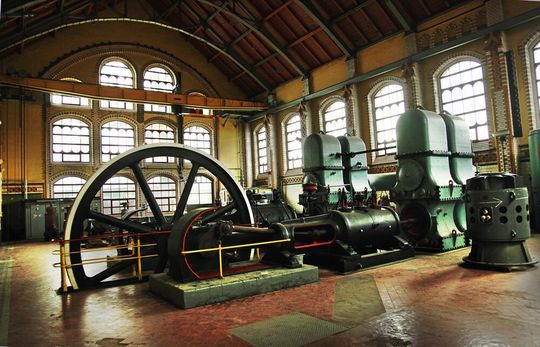 250 Jahre Dampfmaschine: Die von James Watt optimierte „Feuermaschine“ war der Treiber für die Industrialisierung und den Eisenbahnverkehr. 250 Jahre Dampfmaschine: Die von James Watt optimierte „Feuermaschine“ war der Treiber für die Industrialisierung und den Eisenbahnverkehr.