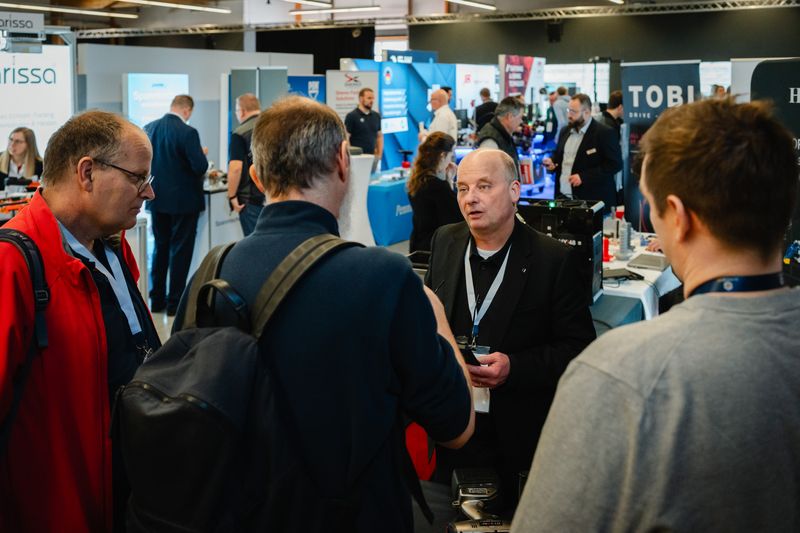 Gerade der fachliche Austausch unter den Schraubexperten ist das, was die Regionalmesse Schraubtec ausmacht. (Bild: tinografiert)