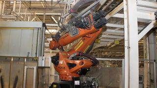 Günstig zu haben ist jetzt auch dieser Industrieroboter Kuka-KR 240 R2700 per Auktion. (Bild: Surplex)