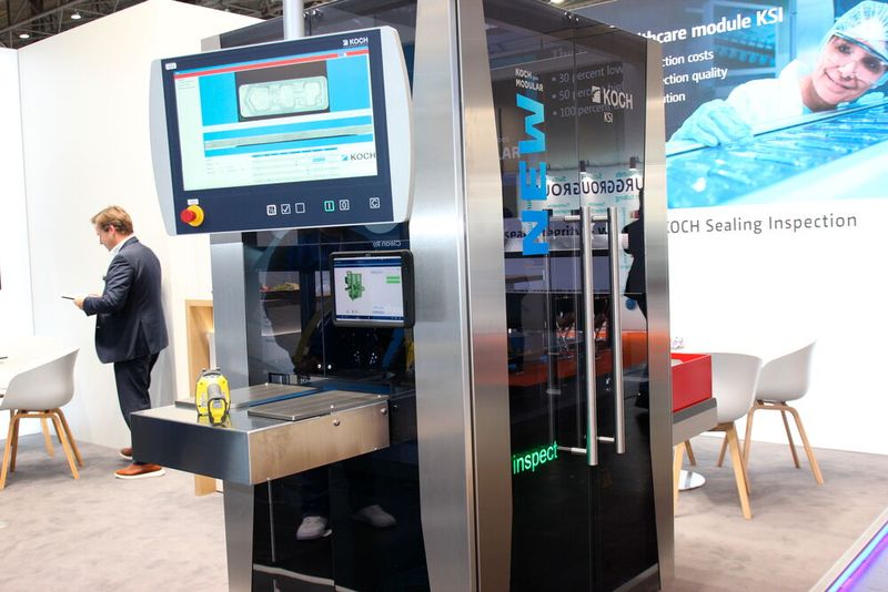 Das neue Healthcare-Modul KSI von Koch Pac-Systeme eignet sich zur Siegelnahtprüfung und kann nahtlos in Verpackungsmaschinen – auch unternehmensfremde – integriert werden ...  (Bild: Breunig – VCG)