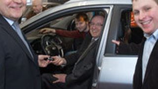 V. li.: Siegfried Balzereit, Hyundai Deutschland, HBZ-Ausbilder Marc Friedrich, HBZ-Geschäftsführer Detlef Helfer und Jan Gentemann. (Foto: Gentemann)