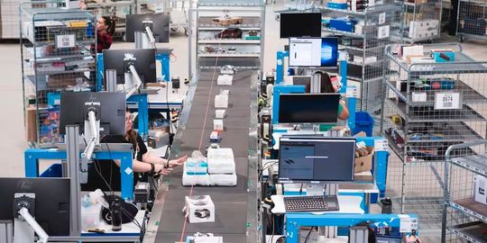 Auch wenn der neue Galaxus-Logistikstandort in Süddeutschland liegt, wird die Blitzlieferung in die Schweiz aus dem neuen Operations Center in Neuenburg am Rhein möglich sein.(Bild:  Galaxus)