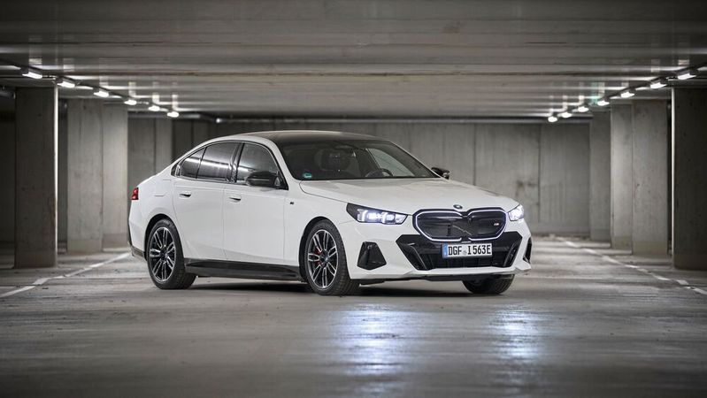 Die bayerische Antwort auf E-Klasse und A6 sieht in der achten Generation richtig gut und nach waschechter Limousine aus.(Bild:  Jochen Schreiner)