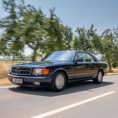 Bruno Sacco hat zahlreiche Mercedes-Benz-Modelle gestaltet. Das S-Klasse-Coupe (C126) ist eines der ganz besonderen Entwürfe des Deutsch-Italieners. (Bild: Mercedes-Benz Heritage)
