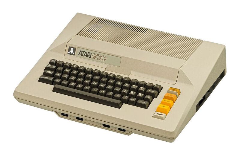 ...die 1979 erschienenen 8-Bit-Heimcomputer der Atari 400 bzw Atari 800 Familie nutzten einen MOS6502 B... (Bild: frei lizenziert)