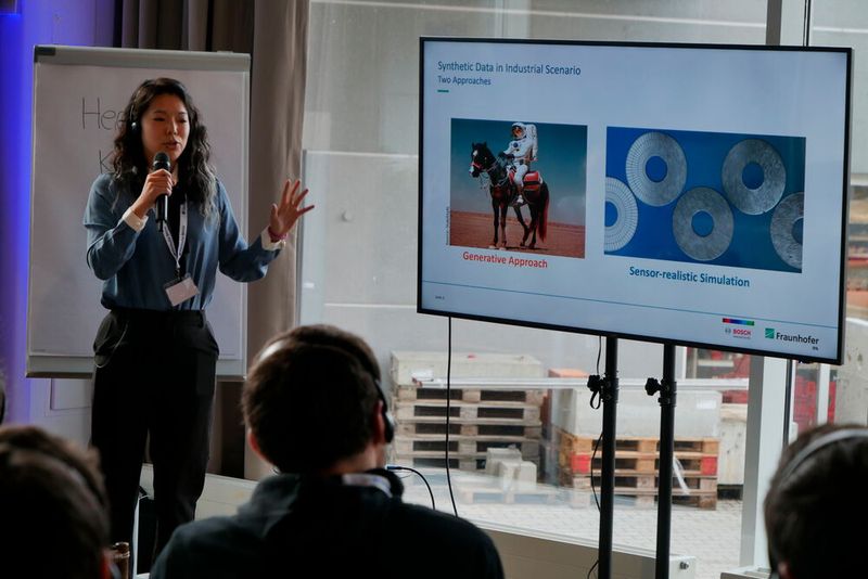 Daten über Profuktfehler liegen bei Unternehmen in den seltensten Fällen in großen Mengen vor. Laut Ruyu Wang von Bosch können diese Daten jedoch mithilfe von generativer KI erschaffen werden.  (Bild: Sandro Kipar/VCG)