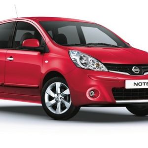 Den Note liefert Nissan ab dem Produktionsmonat August mit ESP und Euro-5-Motoren aus.