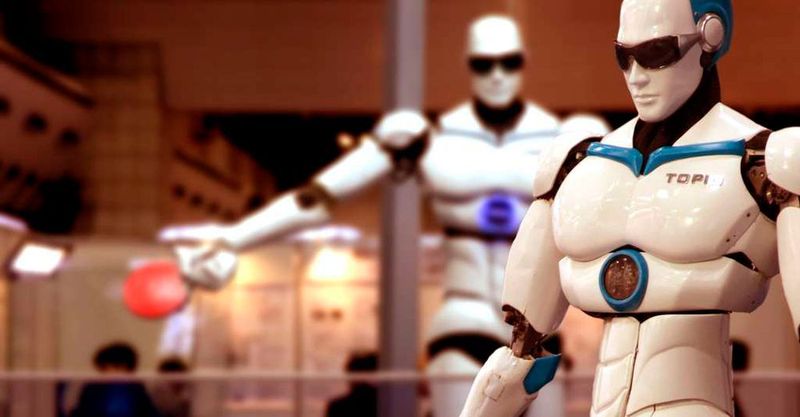 TOPIO (TOSY Ping Pong Playing Robot) est un robot humanoïde bipède développé à partir de 2005 par la firme Vietnamienne TOSY. Ici la version 3.0 qui mesure 1,88 m pour 120 kg.   (TOSY)