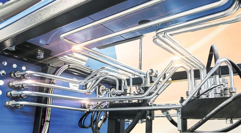 Hydrauliksysteme im Sondermaschinenbau: Fast jedes Rohr ist ein Unikat, die Effizienz ist aber vergleichbar mit der Serienproduktion. (Tracto-Technik)
