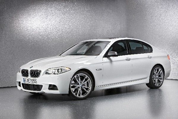 Mit einer vierfachen Weltpremiere gibt die BMW M GmbH das Startsignal für die völlig neue Produktkatgorie  M Performance Automobile (Bild: BMW)