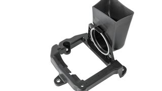 Technisches Bauteil aus 100 Prozent Post-Consumer-Rezyklat in der Serienfertigung: Halter Soundgenerator von Pöppelmann. (Bild: Pöppelmann)