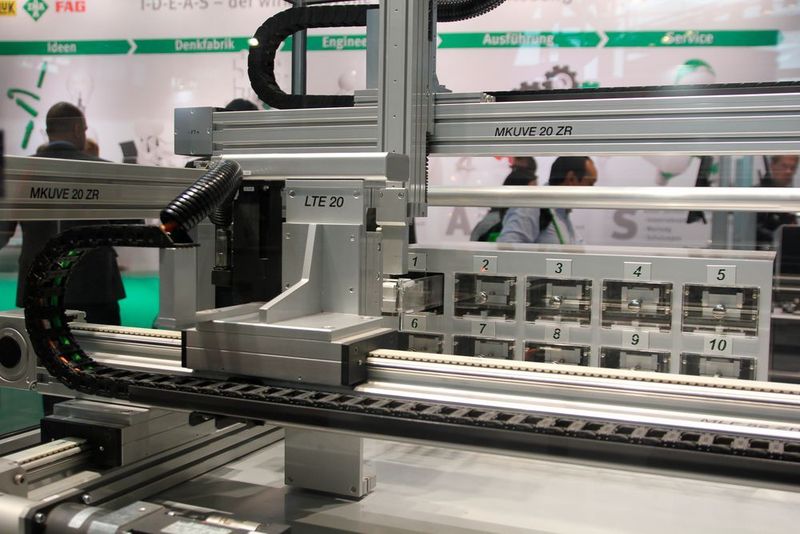 ...in der Lineartechnik: kundenspezifische Lösungen aus Schaeffler-Komponenten. (Bild: Michel)