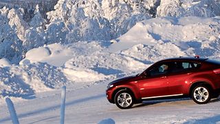 Die Fahrdynamik stand im Mittelpunkt des Wintertests von GKN Driveline im schwedischen Arjeplog. In unterschiedlichen Prototypen stellte der Zulieferer sein Portfolio fahrdynamiksteigernder Konzepte vor. (Foto: GKN)