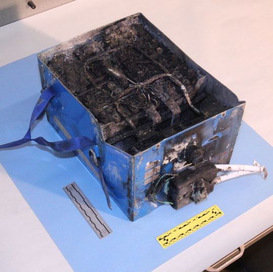 Das durchgeschmorte Lithium-Ionen-Akkupack aus einer Boeing 787 der Japan Airlines Bildquelle Online:  (NTSB)