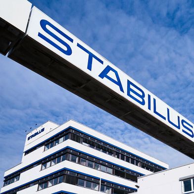 Der Vergleich des zweiten Quartals 2025 mit dem gleichen Zeitraum im letzten Jahr offenbart bei Stabilus einen deutlichen Schrumpf in Sachen Erlöse, was das dritte Quartal des Geschäftsjahres anbelangt, das im September endet. Die Erwartungen werden deshalb nach unten geschraubt ... (Bild: Stabilus)