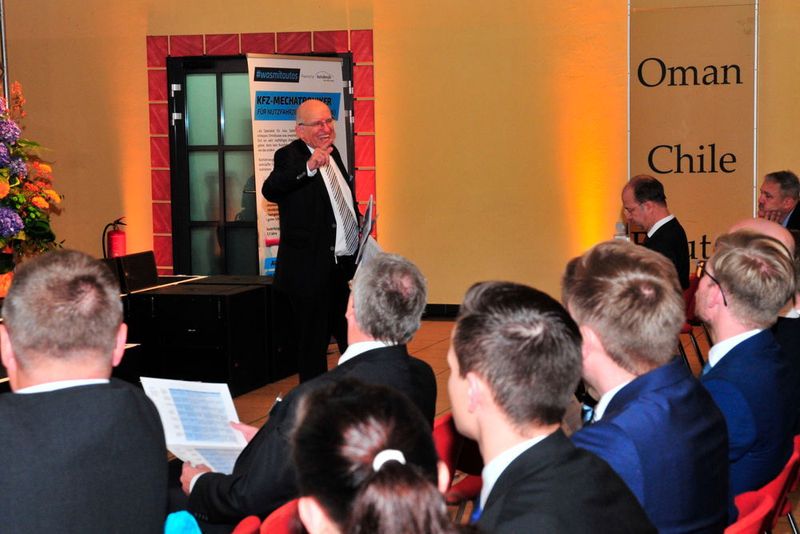 Jörg Knoblauch leitete auch einen Workshop zum Thema ganzheitliche Unternehmensführung. (Schmidt/»kfz-betrieb«)