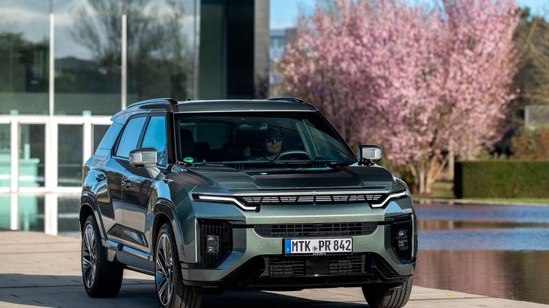 Den 2025 eingeführten Actyon bietet KGM nun in einer weniger durstigen Hybridversion an. (Bild: KGM)