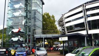 Das Smart-Center Saarbrücken bereitet sich derzeit auf das rein elektrische Smart-Zeitalter ab 2020 vor.  (Smart-Center Saarbrücken)