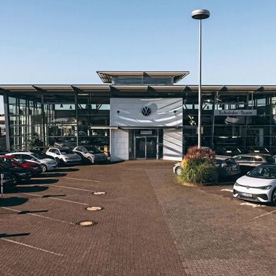 Das VW-Autohaus Schröder Team in Bielefeld-Sennestadt. Bald eröffnet das Familienunternehmen an diesem Standort auch einen Ford-Betrieb. (Bild: Schröder Team)