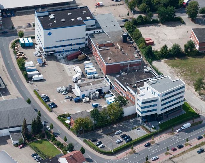 Abb. 3: Firmensitz in Bremen: Acmos Chemie ist einer der größten Trennmittelhersteller Europas. (Bild: Acmos)