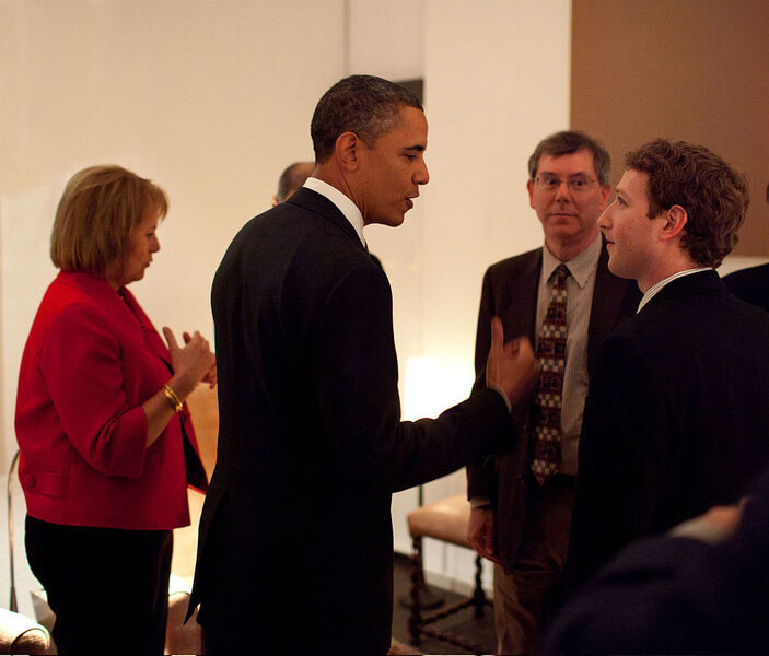 Facebook Gründer und Vorstandsvorsitzender Mark Zuckerberg mit dem amerikanischen Präsidenten Barack Obama im Rahmen eines Treffens von Technologie-Größen im Februar 2011. (Bild: White House (Pete Souza) / Maison Blanche (Pete Souza))