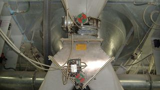 DVA_w_pneum_act_on_top_of_VFS_w_pneum_act_under_silo ()