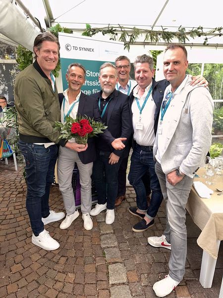 Sind das die morgigen Golfsieger: (v. l.) Cornelius von Dincklage (TD SYNNEX), Karl-Alexander Milojkovic, Dennis Scheutzel und Christian Feldmann (DELL), Daniel Arabié (Wasabi) und Mark Scheidter (TD SYNNEX)? (Bild: VOGEL IT-MEDIEN)