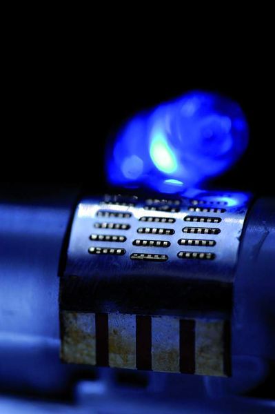 Mikrobrennstoffzelle mit einer Leistung von 20 mW. Bild: Fraunhofer IZM (Archiv: Vogel Business Media)