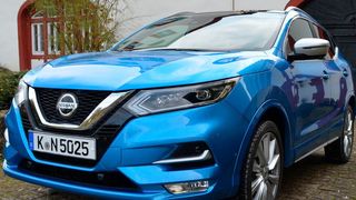 Optisch und technisch überarbeitet sowie mit attraktiver Preisgestaltung will Nissan mit dem Qashqai  möglichst viele Käufer ansprechen. (Schweitzer/»kfz-betrieb«)