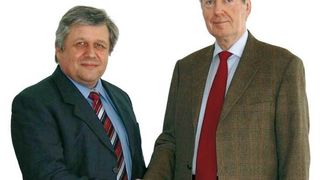 Dipl.-Ing. (FH) Lorenz Ziegeltrum, neuer Geschäftsführer der Weidinger GmbH, mit dem scheidenden Firmenbesitzer, Dipl.-Ing. Hanns Weidinger (Archiv: Vogel Business Media)