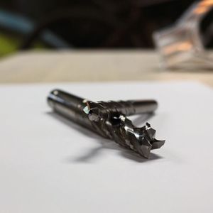 Die VHM-Fräser aus der Mega-Alu-Familie ermöglichen ein sehr hohes Zeitspanvolumen sowie Top-Oberflächengüten bei gleichzeitiger Reduzierung der Durchlaufzeiten.(Bild:  Iscar)