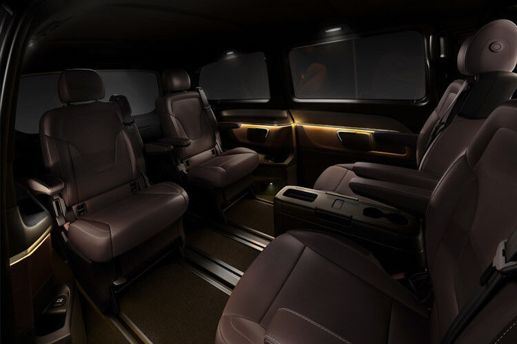Im Fond geht es edel zu – die V-Klasse soll als komfortables VIP-Shuttle oder anspruchsvoller Familien-Van zum Einsatz kommen. (Foto: Daimler)