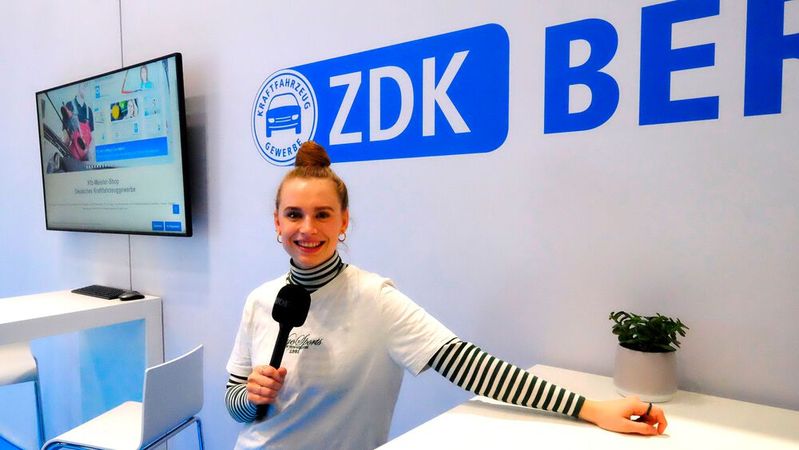 Die Berliner Studentin und ZDK-Influencerin Kim Truckenbrodt warb bereits 2023 für den Licht-Test. (Bild:  Holger Zietz - VCG)