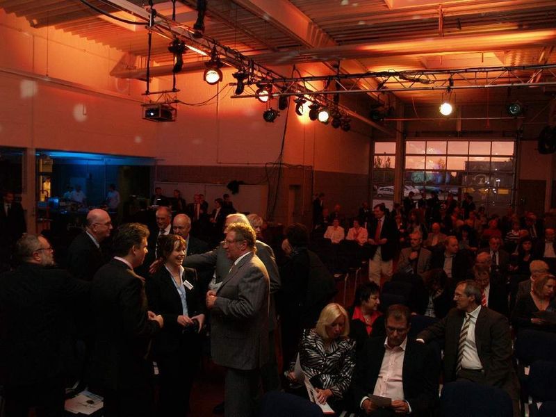 Der offizielle Teil des Abends wurde in die renovierten Werkstatt verlegt. (Archiv: Vogel Business Media)