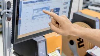 So kann digitale Datendurchgängigkeit aussehen: Das Wire Processing Center von Weidmüller - Durchgängige Daten, keine ausgedruckten Pläne, keine Medienbrüche zwischen einzelnen Prozessschritten. (Weidmueller Interface GmbH & Co. KG)