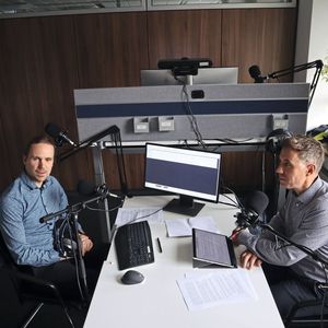„Modularisierung nur der Modularisierung willen ist heiße Luft – Nur, wenn man das gesamte Projekt integriert und als Kette betrachtet, dann bringt es wirklichen Mehrwert.” Christian Peintner, Geschäftsführer der Engineering-Experten von Spiegltec (rechts) im Gespräch mit PROCESS-Redakteur Dominik Stephan(Bild:  Wühr/PROCESS)