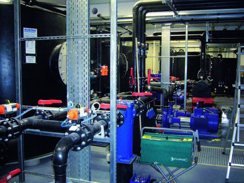 Prozesskühlwasser - Komplettes Rohrleitungssystem aus Progef (PP) und PE als effiziente Lösung für die aggressive Eloxal-Oberflächenbehandlung - Kühlsystem für Transformatoren und Schaltanlagen. (Bild: Georg Fischer Piping Systems)