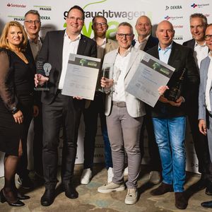 Die Preisträger des Innovationspreises mit Entwicklungspartnern und Jury.(Bild:  Stefan Bausewein)