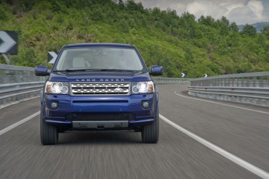 Die Änderungen im Außendesign fallen dezent aus. Die Familienähnlichkeit zu den größeren Modellen wie dem Range Rover bleibt erhalten. (Archiv: Vogel Business Media)