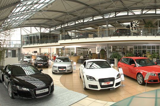 Das Audi-Zentrum präsentiert die Fahrzeuge auf zwei Ebenen. (Archiv: Vogel Business Media)