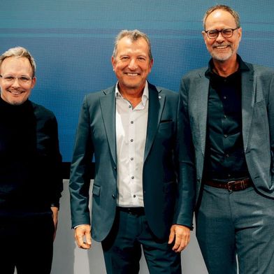 v.l.n.r.: Dr. Oliver Möllenstädt (Hauptgeschäftsführer GKV), Christoph Lindner (geschäftsführender Gesellschafter der Conversio Market & Strategy GmbH) und Thorsten Kühmann (Geschäftsführer Kunststoff- und Gummimaschinen im VDMA) (Bild: VDMA)