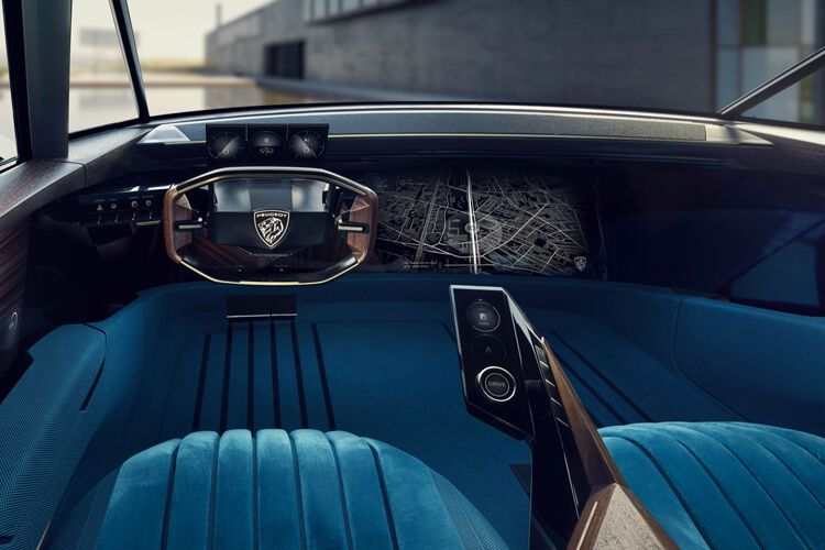 Für Selbstfahrer fährt der Peugeot E-Legend sein Lenkrad aus dem Armaturenbrett aus. (Bild: Peugeot)