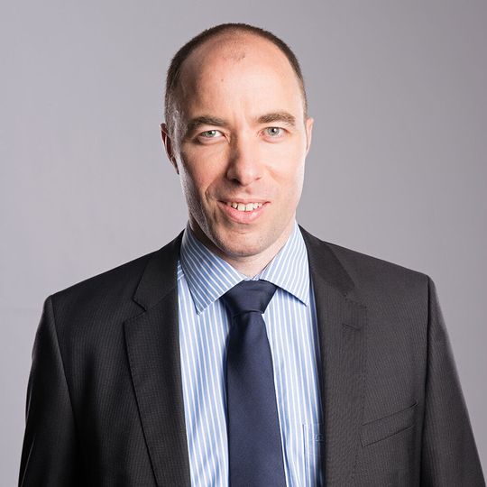 Ferdinand Mayr ist geschäftsführender Gesellschafter der Chr. Mayr GmbH + Co. KG. Gemeinsam mit seinem Großvater Fritz Mayr und Günther Klingler bildet er die Geschäftsführung des im Jahr 1897 gegründeten Familienunternehmens aus Mauerstetten. Im Jahr 2022 feiert man dort das 125-jährige Firmenjubiläum. Ferdinand Mayr ist geschäftsführender Gesellschafter der Chr. Mayr GmbH + Co. KG. Gemeinsam mit seinem Großvater Fritz Mayr und Günther Klingler bildet er die Geschäftsführung des im Jahr 1897 gegründeten Familienunternehmens aus Mauerstetten. Im Jahr 2022 feiert man dort das 125-jährige Firmenjubiläum.