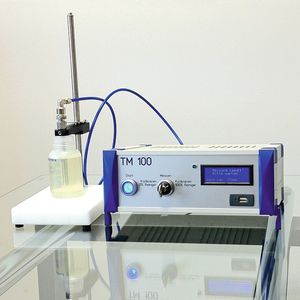 Bild 1: Mit dem Messgerät lässt sich der Tensidgehalt in Reinigungsbädern direkt bestimmen, Laborproben werden überflüssig.