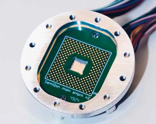 Der Chip von Smeiqon ist für den Betrieb bei einem Kelvin ausgelegt. Das ist deutlich kälter als der Weltraum.(Bild:  Semiqon)